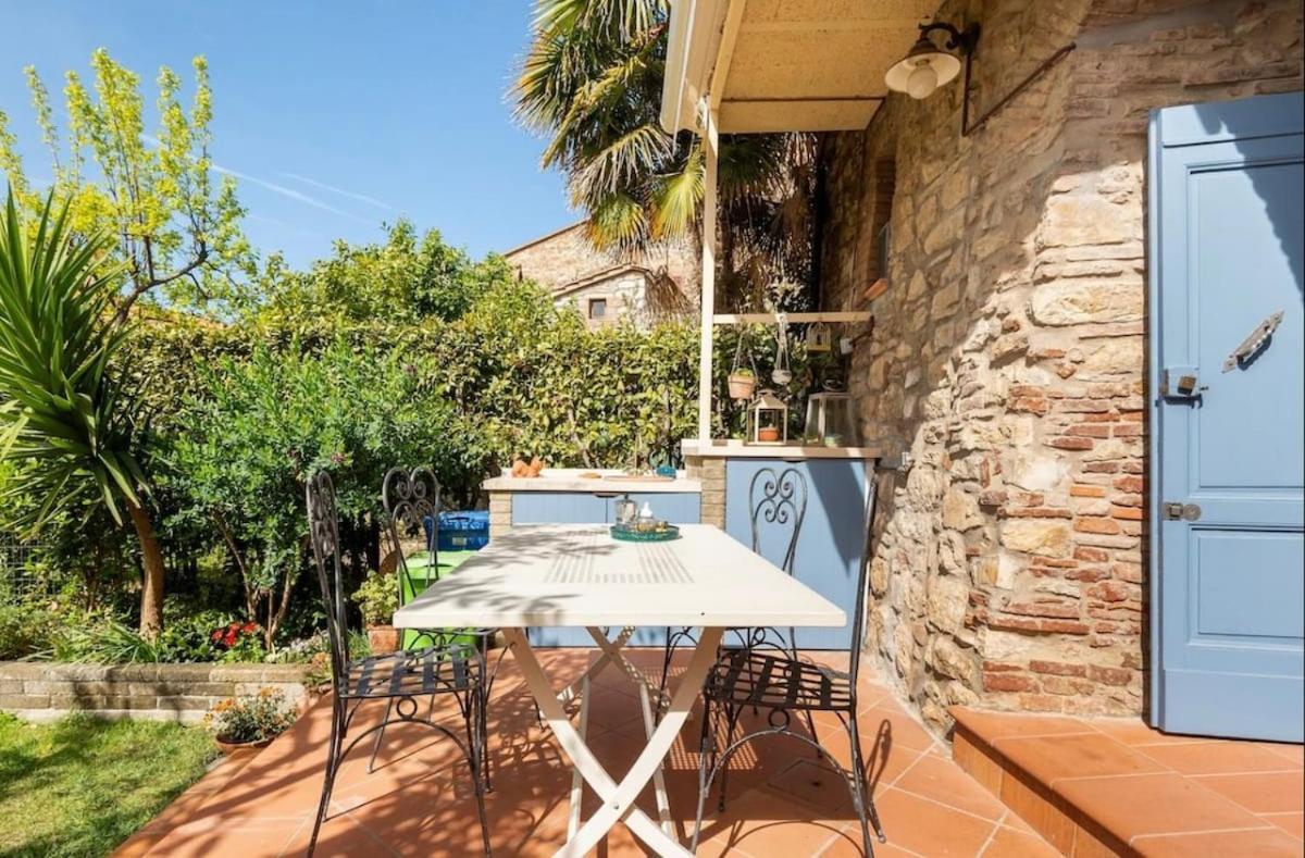 La Casa Nel Castello E Il Giardino Segreto Villa Suvereto Exterior photo
